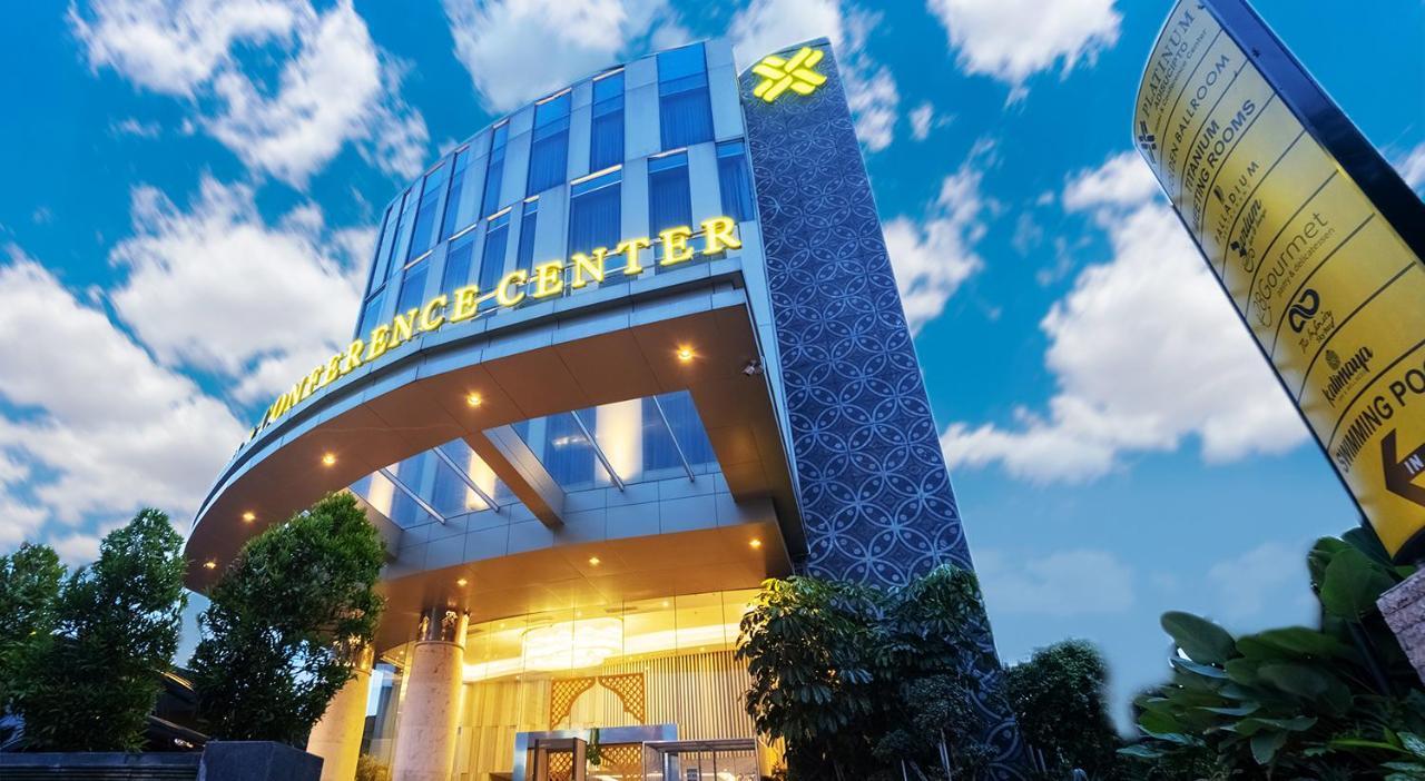 Platinum Adisucipto Hotel & Conference Center Yogyakarta Exterior photo