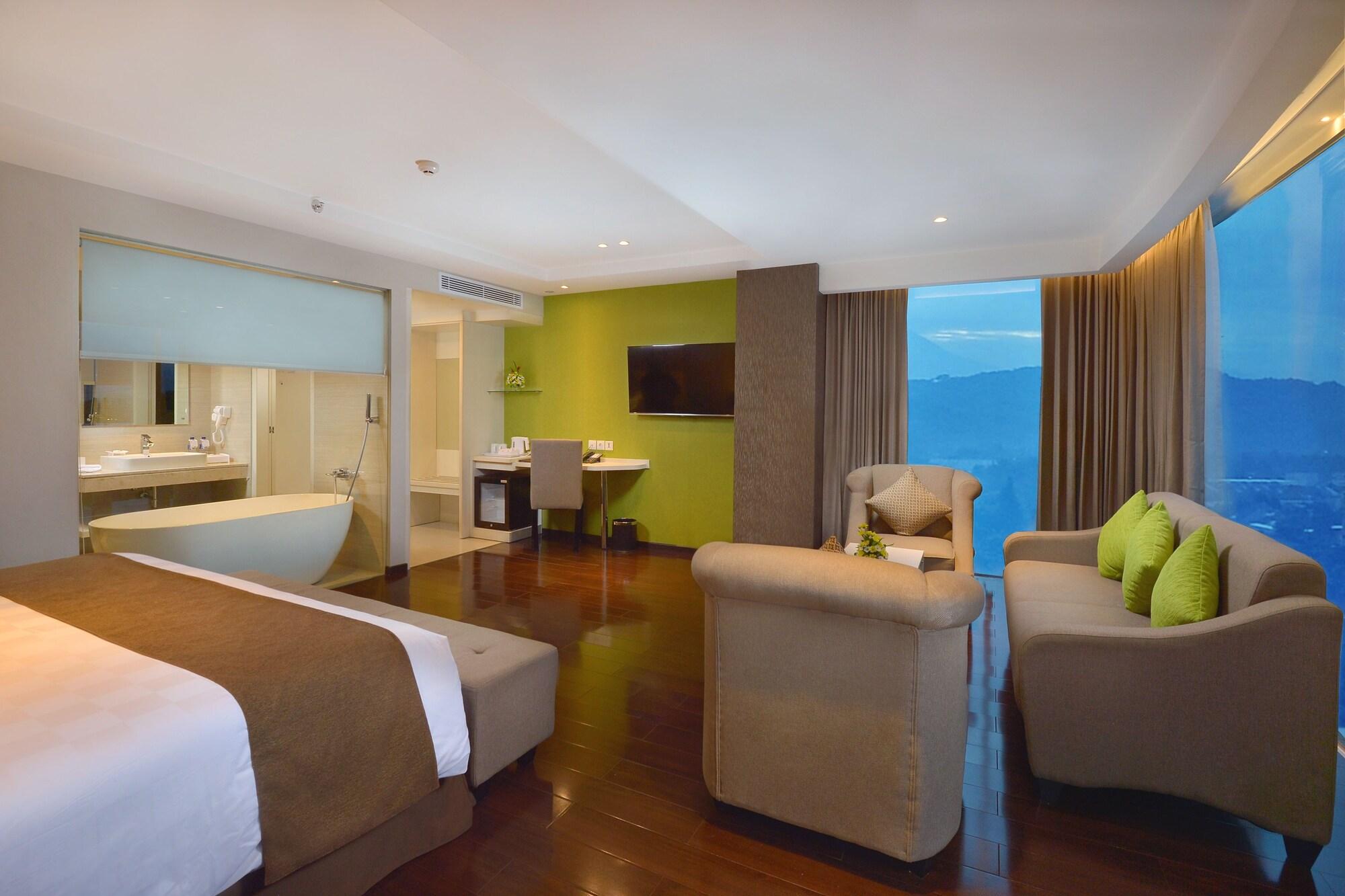 Platinum Adisucipto Hotel & Conference Center Yogyakarta Exterior photo
