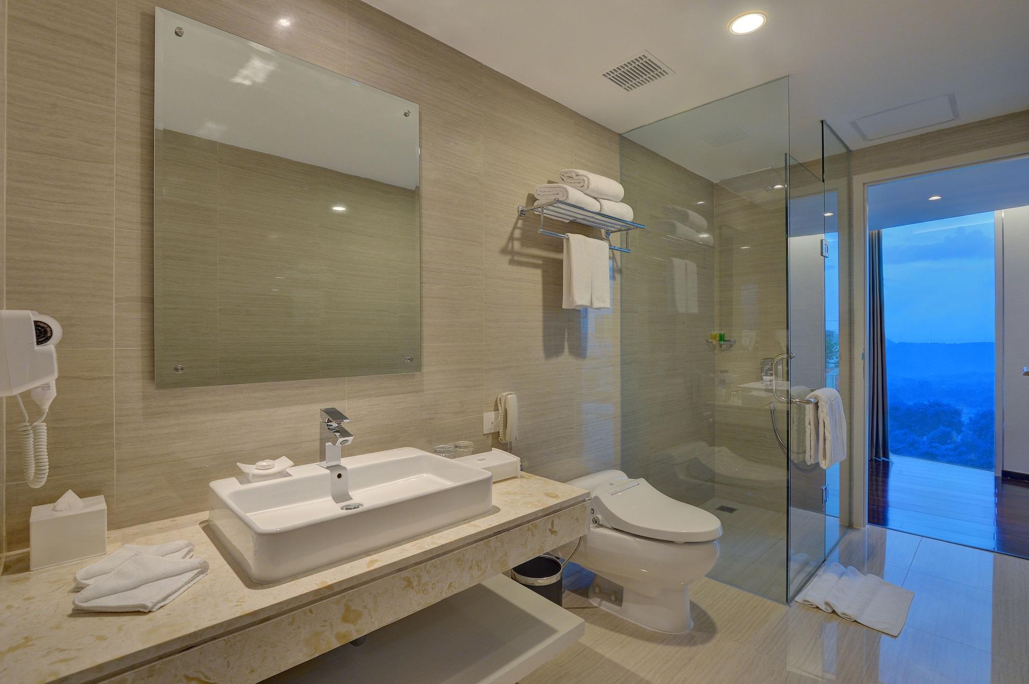 Platinum Adisucipto Hotel & Conference Center Yogyakarta Exterior photo