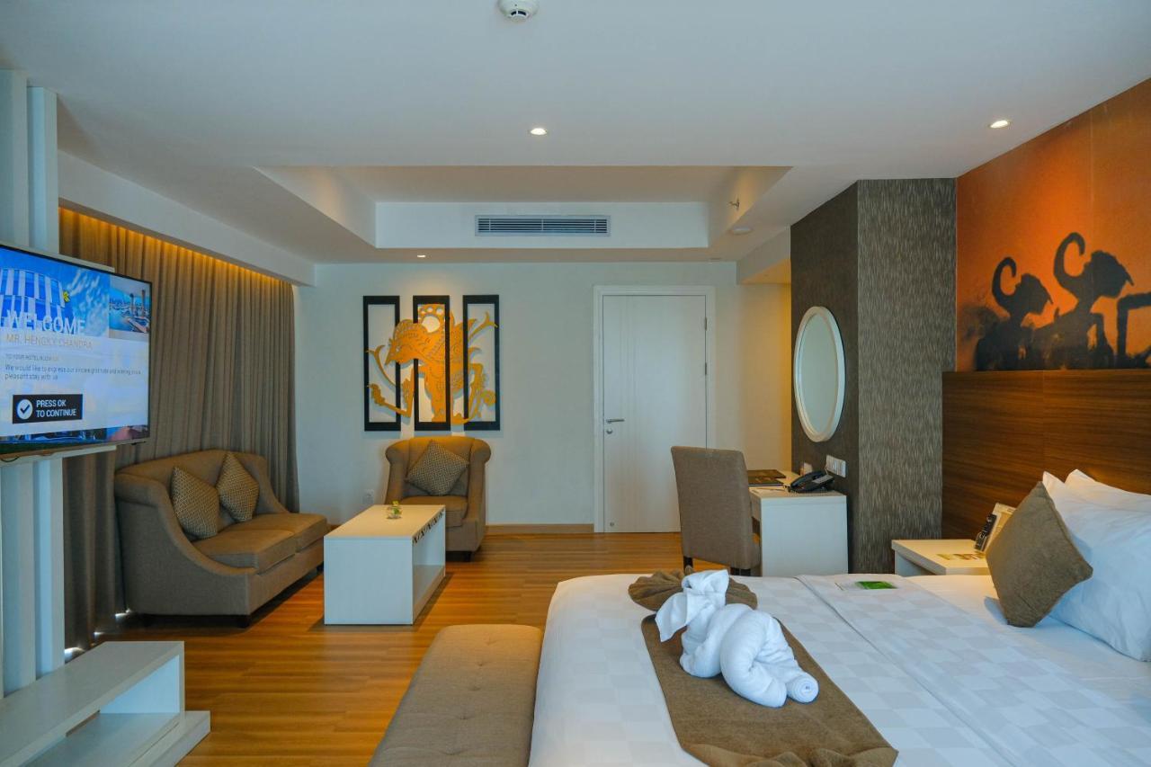 Platinum Adisucipto Hotel & Conference Center Yogyakarta Exterior photo