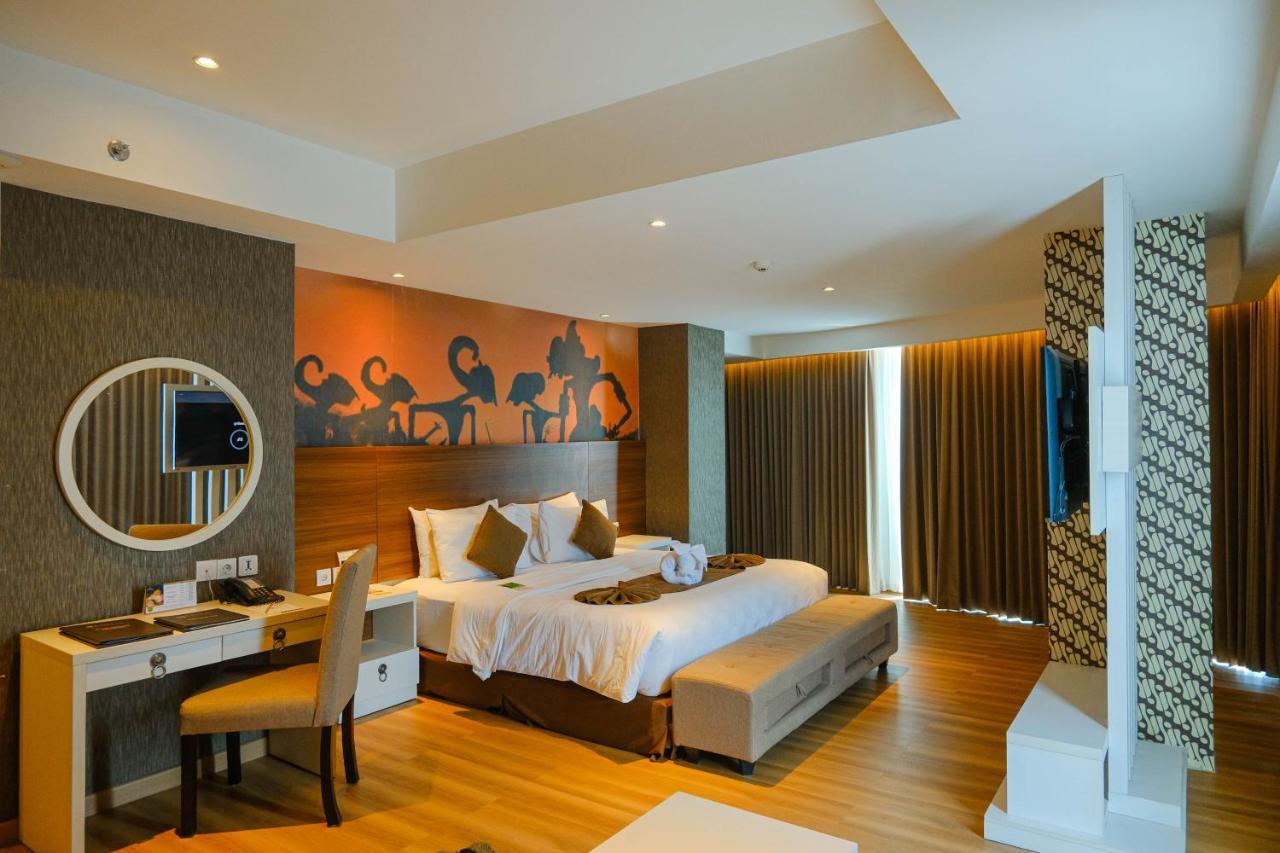 Platinum Adisucipto Hotel & Conference Center Yogyakarta Exterior photo
