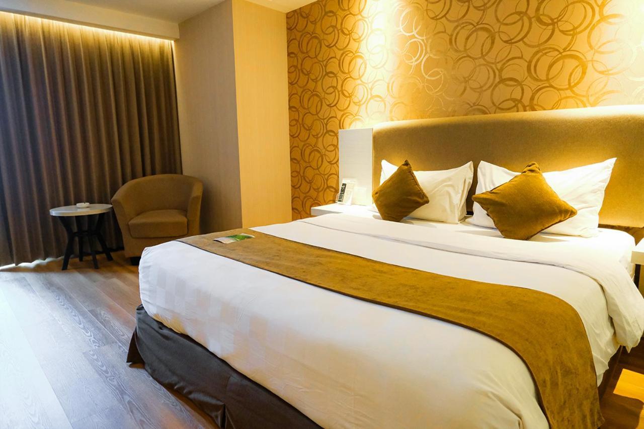Platinum Adisucipto Hotel & Conference Center Yogyakarta Exterior photo