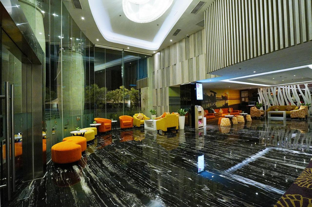 Platinum Adisucipto Hotel & Conference Center Yogyakarta Exterior photo