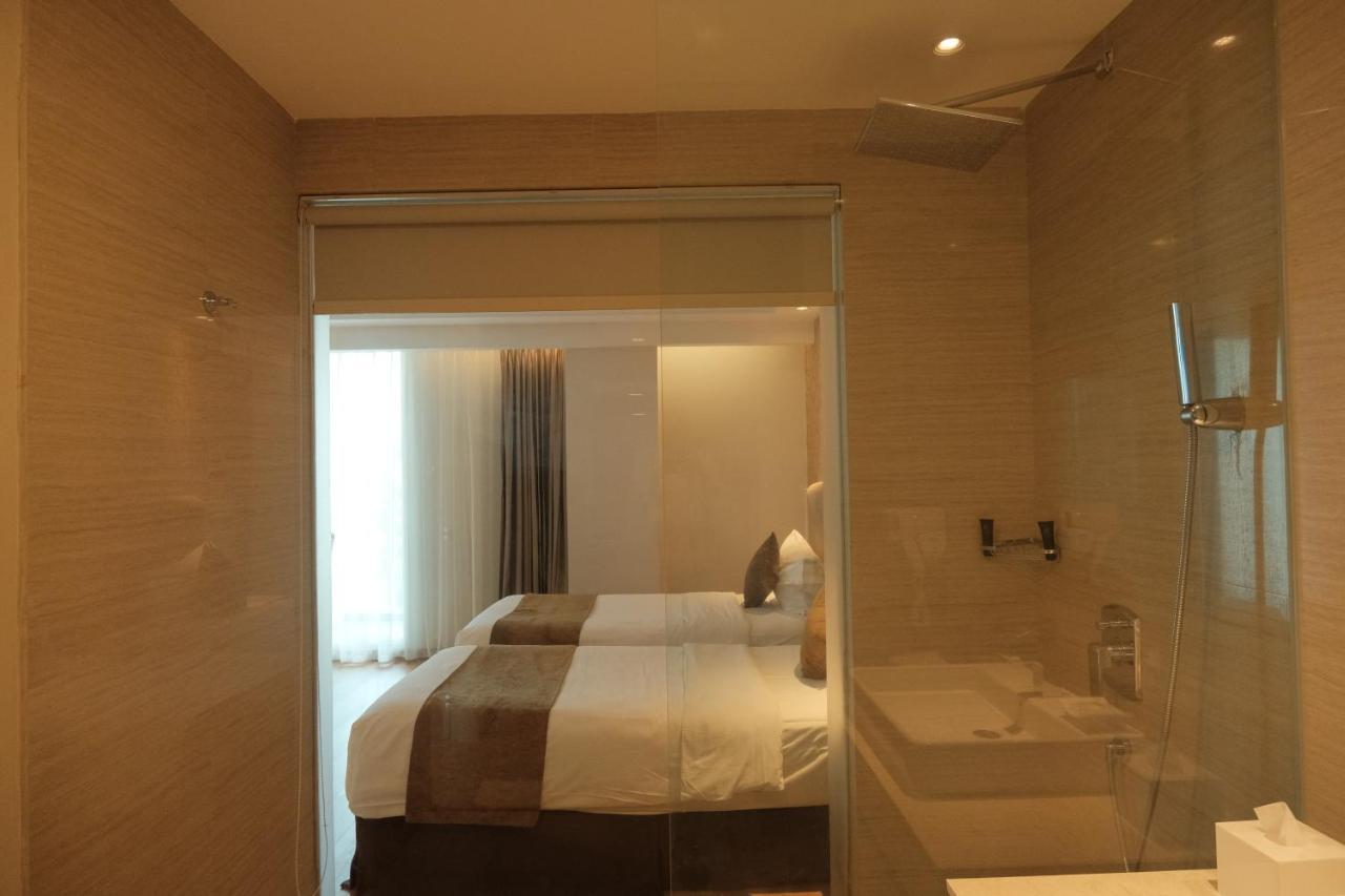 Platinum Adisucipto Hotel & Conference Center Yogyakarta Exterior photo
