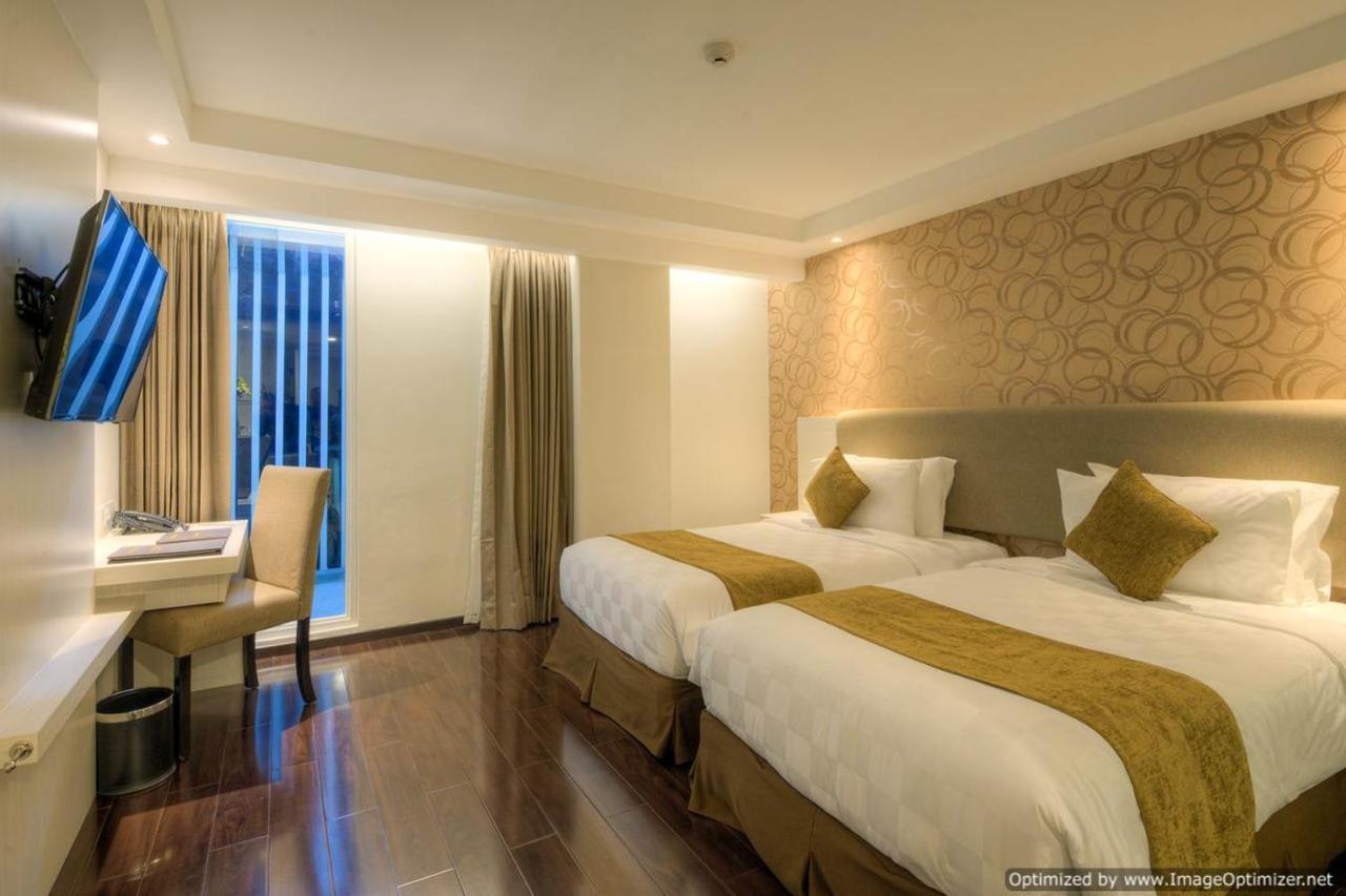 Platinum Adisucipto Hotel & Conference Center Yogyakarta Exterior photo