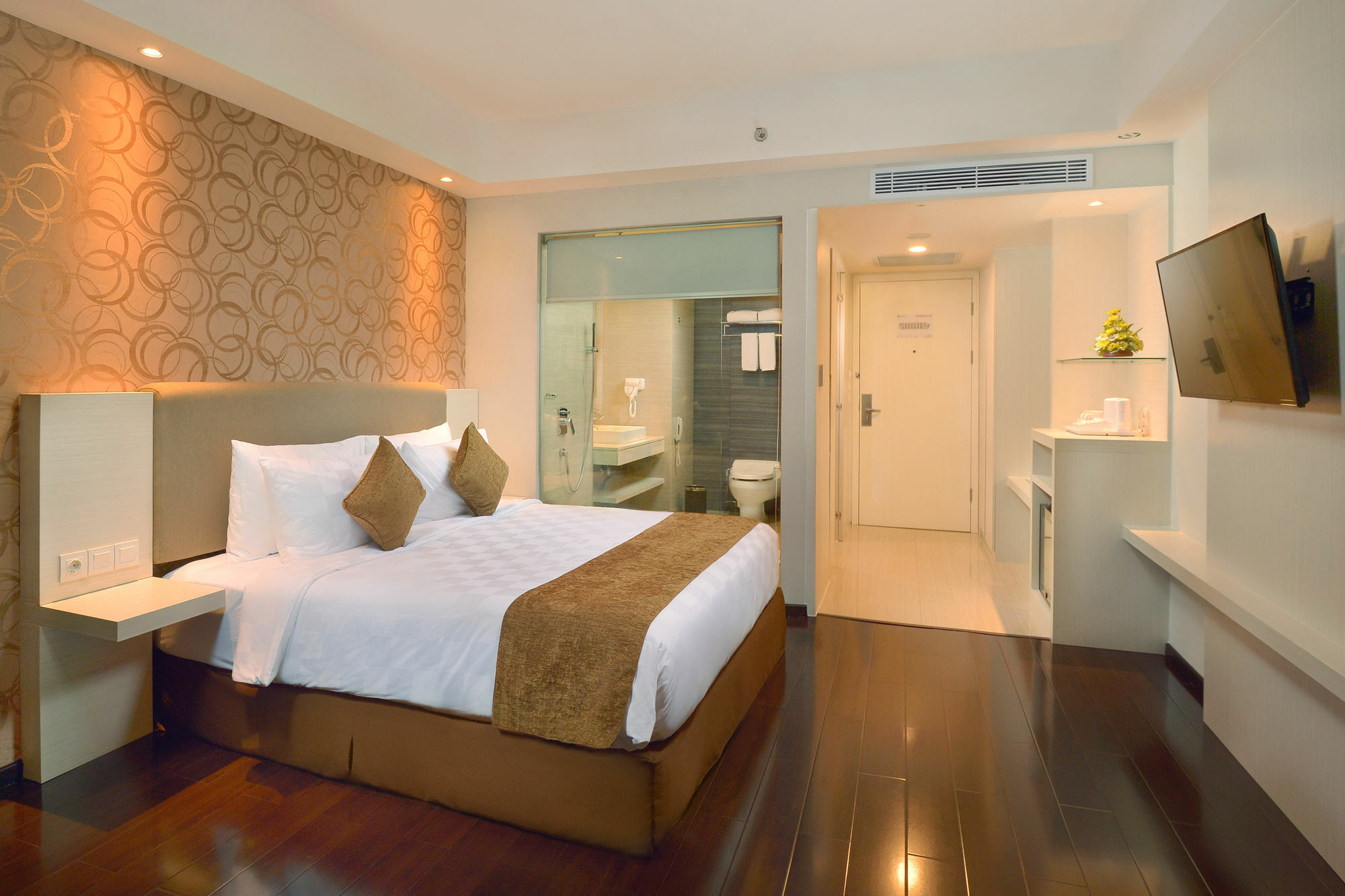 Platinum Adisucipto Hotel & Conference Center Yogyakarta Exterior photo