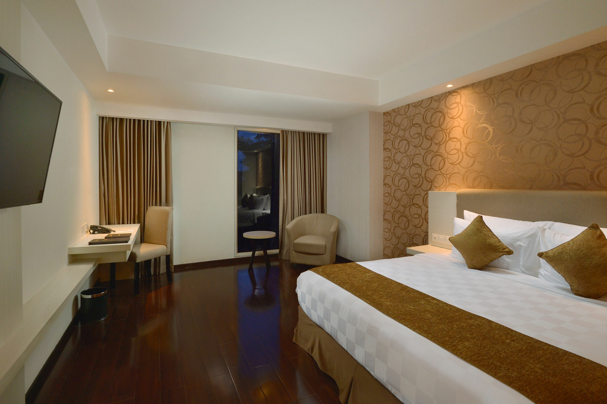 Platinum Adisucipto Hotel & Conference Center Yogyakarta Exterior photo