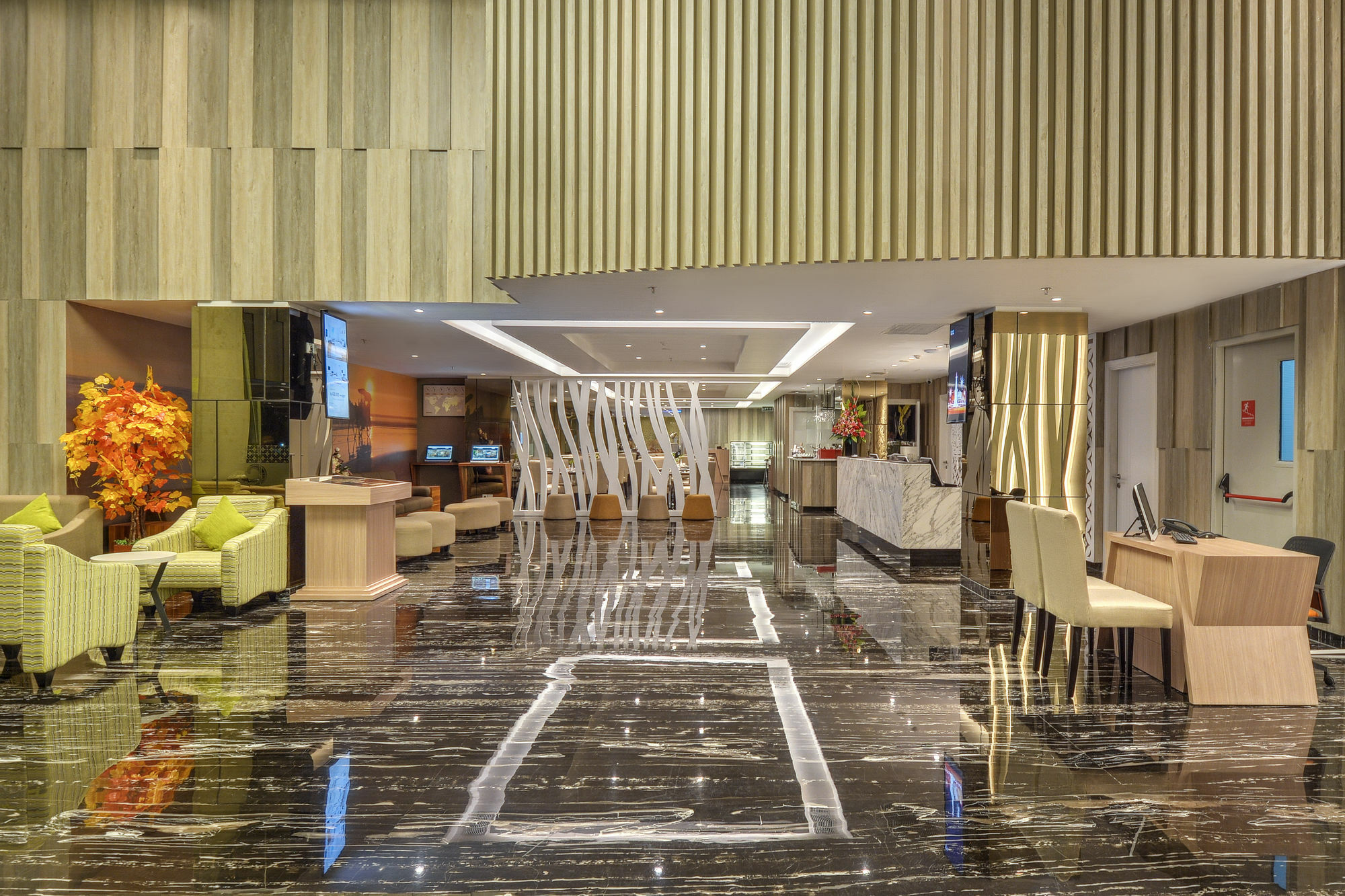 Platinum Adisucipto Hotel & Conference Center Yogyakarta Exterior photo