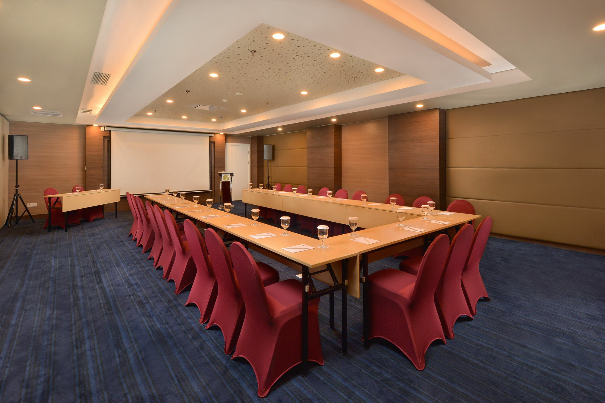 Platinum Adisucipto Hotel & Conference Center Yogyakarta Exterior photo