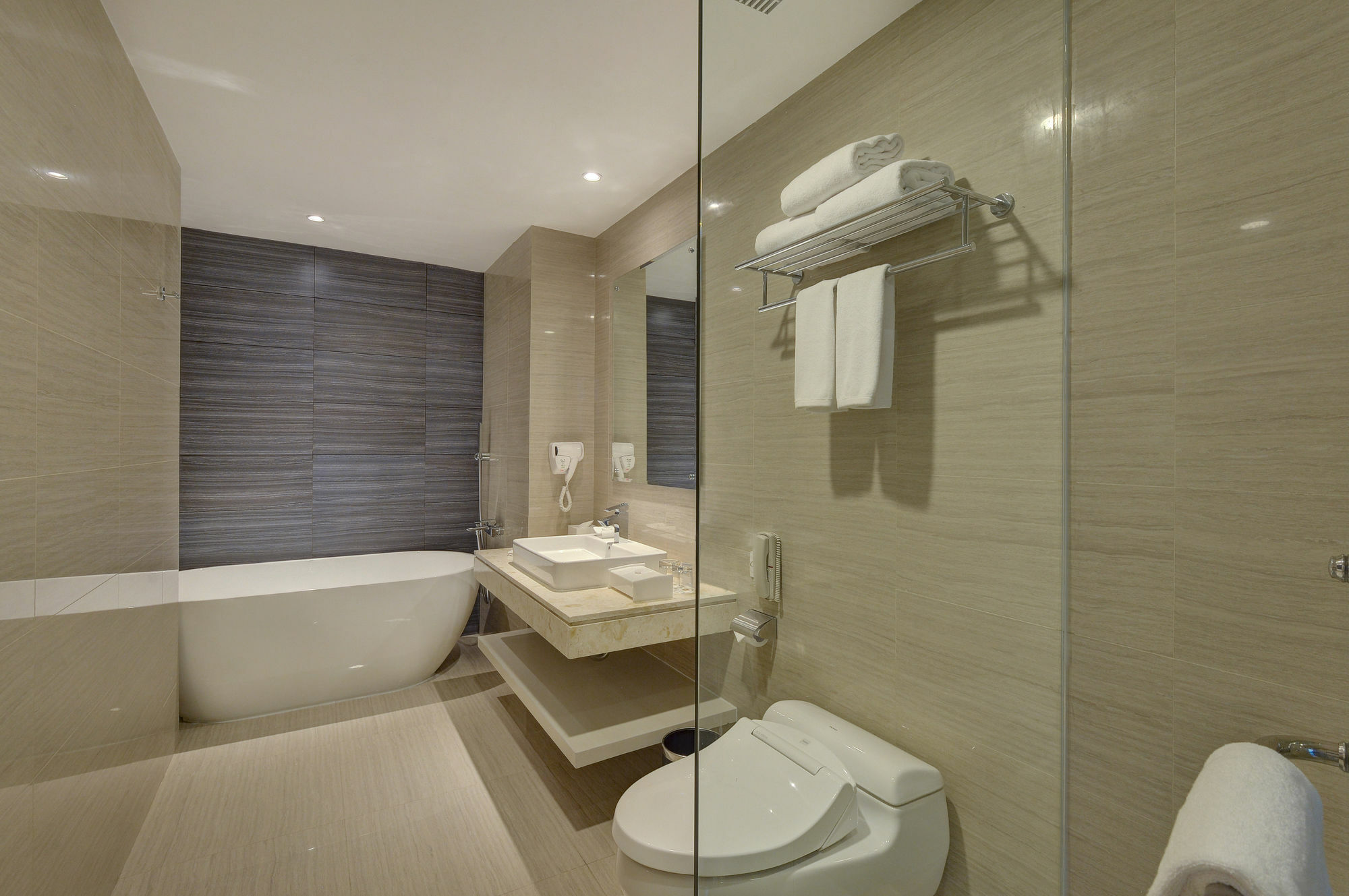 Platinum Adisucipto Hotel & Conference Center Yogyakarta Exterior photo