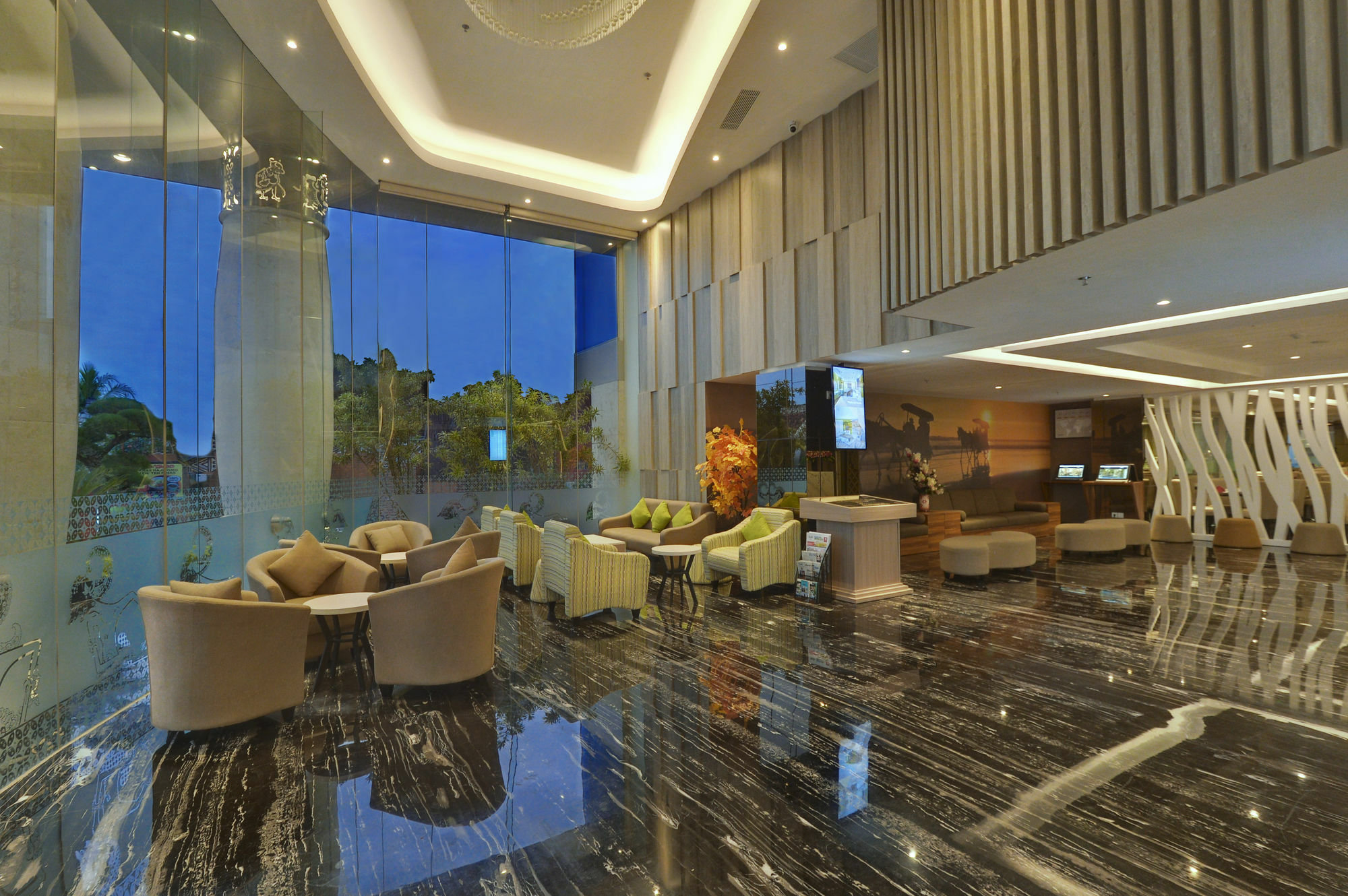 Platinum Adisucipto Hotel & Conference Center Yogyakarta Exterior photo