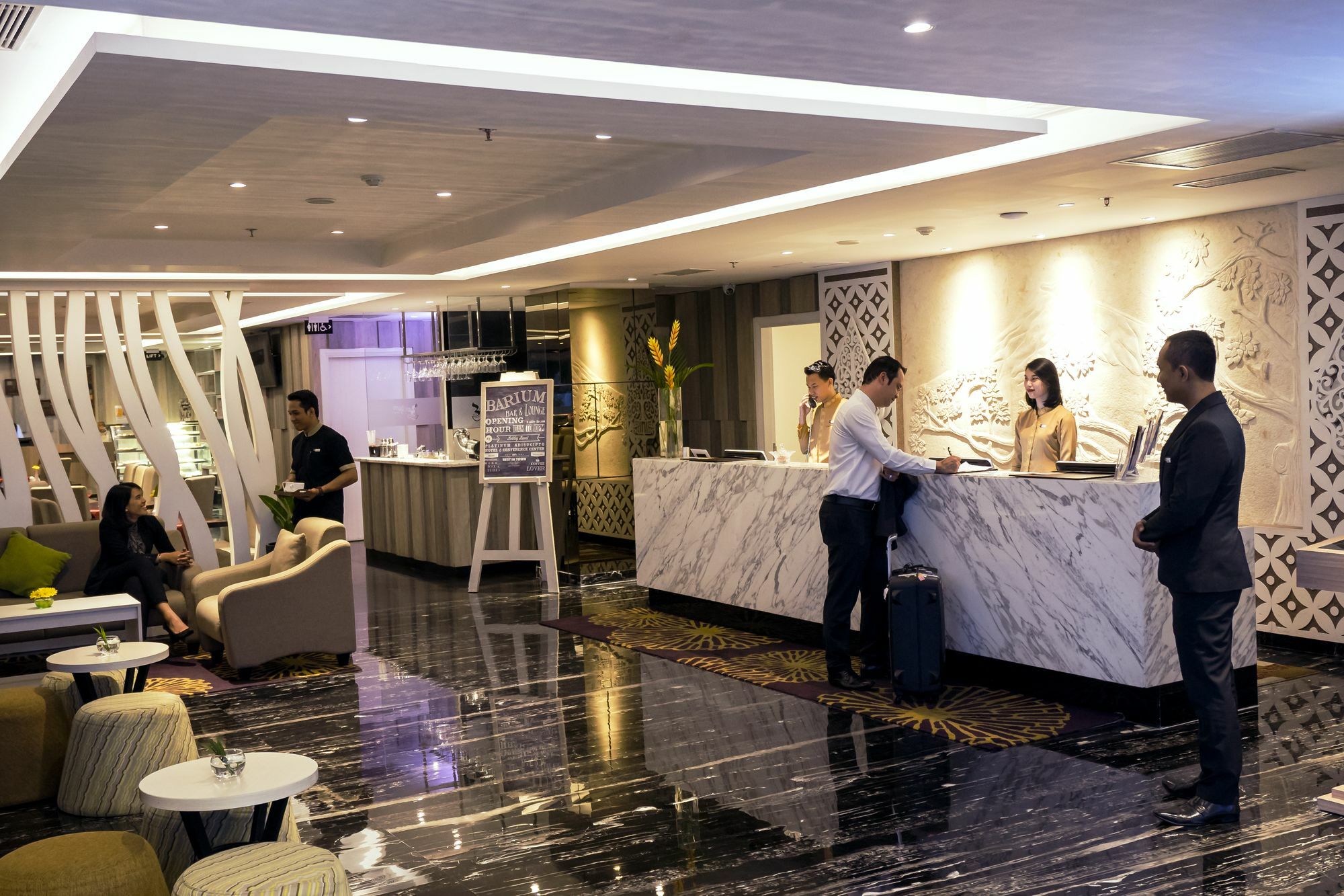 Platinum Adisucipto Hotel & Conference Center Yogyakarta Exterior photo