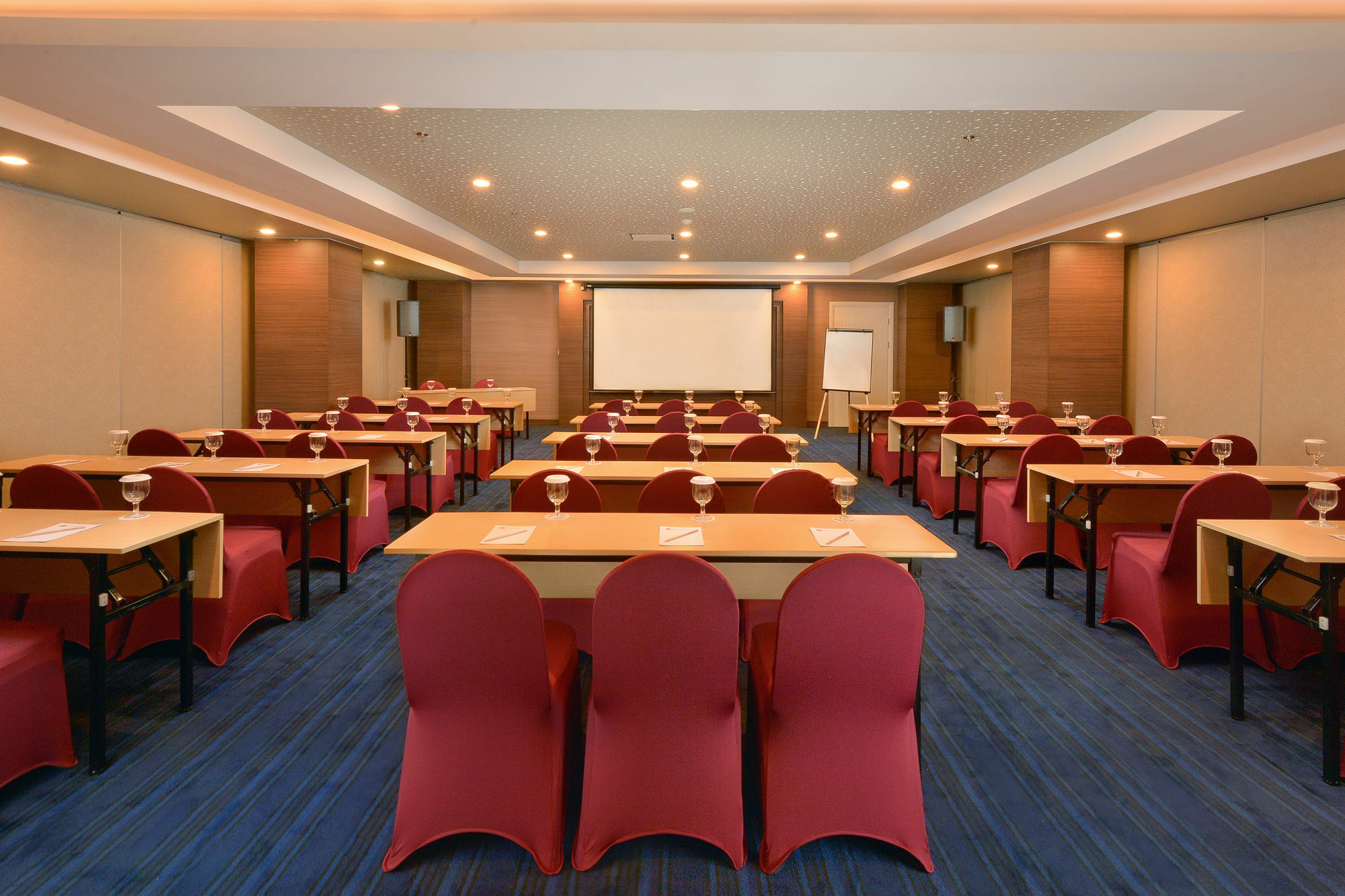 Platinum Adisucipto Hotel & Conference Center Yogyakarta Exterior photo
