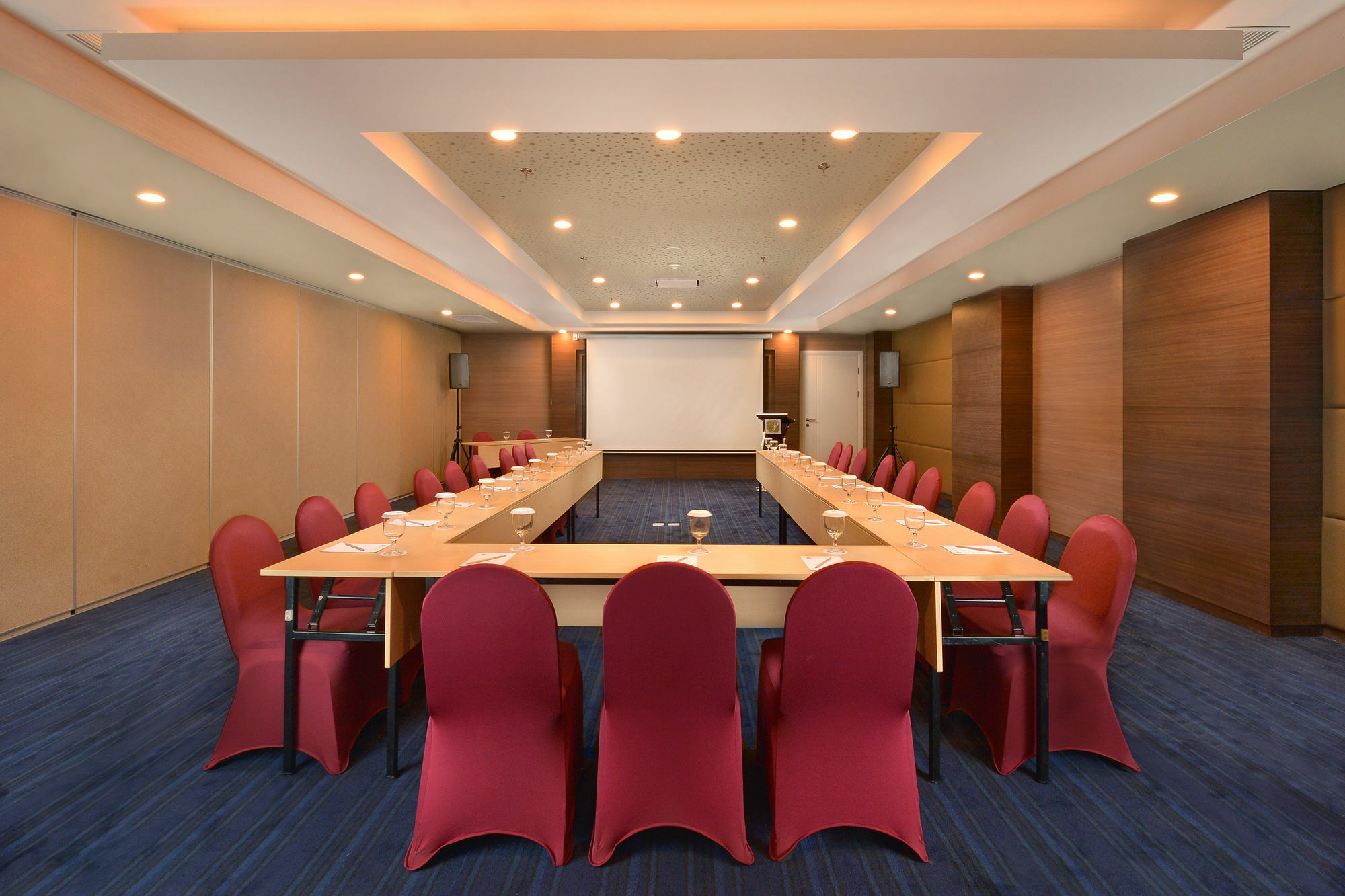 Platinum Adisucipto Hotel & Conference Center Yogyakarta Exterior photo